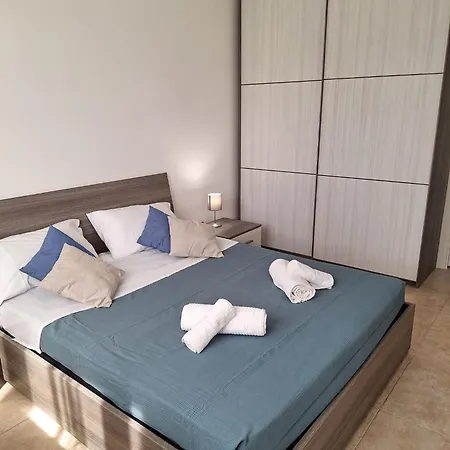 Nettuno Centrale Apartamento *